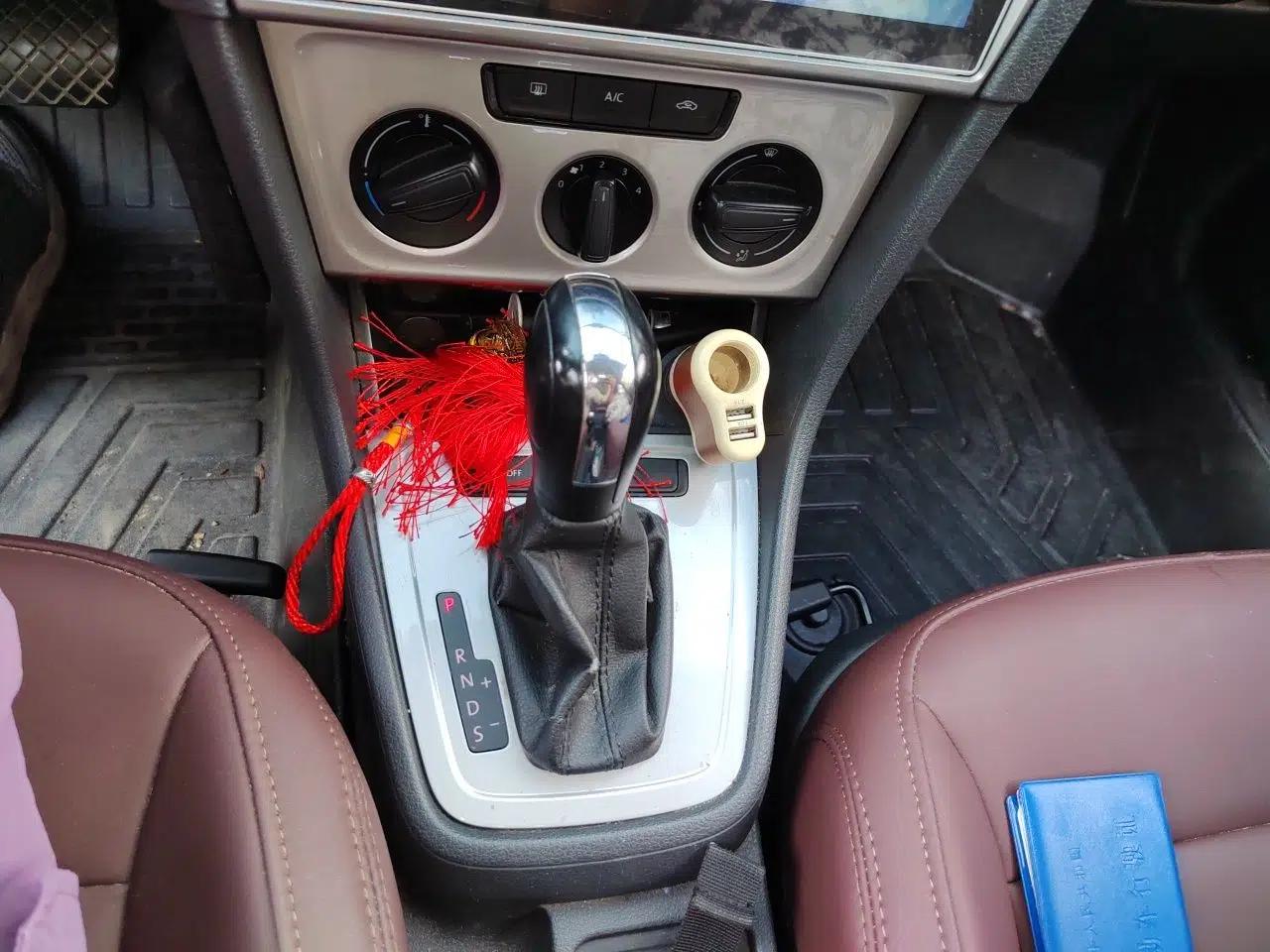 Volkswagen Lavida 2013 Revised Classic 1.6L Automatic Fashion Edition — миниатюра 14