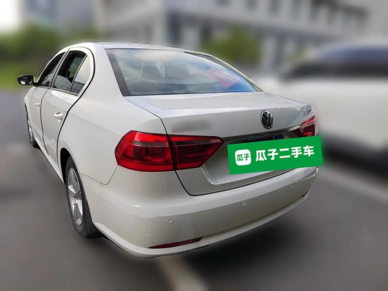 Volkswagen Lavida 2013 Revised Classic 1.6L Automatic Fashion Edition — миниатюра 4