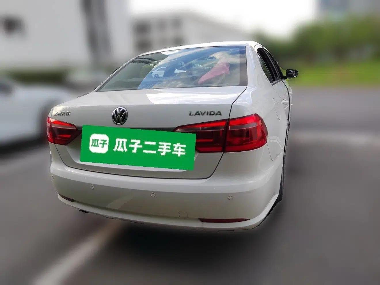 Volkswagen Lavida 2013 Revised Classic 1.6L Automatic Fashion Edition — миниатюра 5