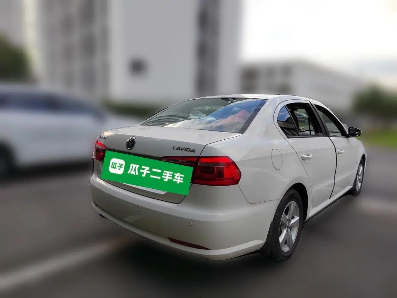 Volkswagen Lavida 2013 Revised Classic 1.6L Automatic Fashion Edition — миниатюра 6