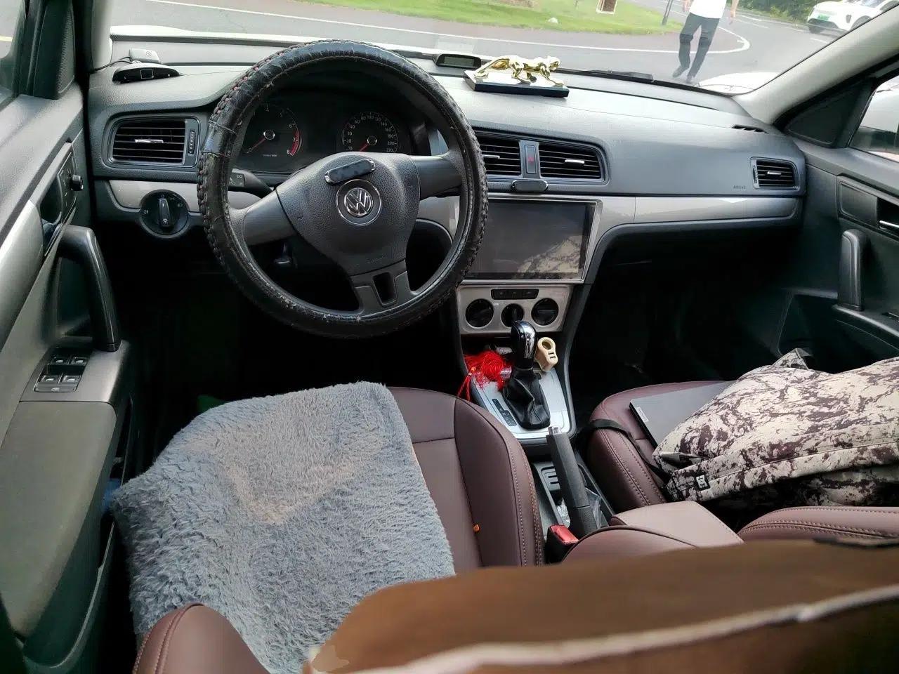 Volkswagen Lavida 2013 Revised Classic 1.6L Automatic Fashion Edition — миниатюра 9