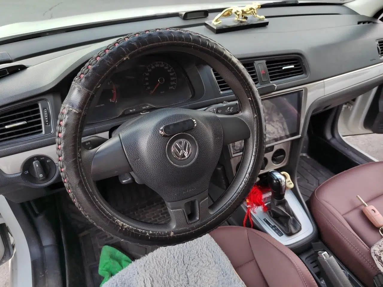 Volkswagen Lavida 2013 Revised Classic 1.6L Automatic Fashion Edition — миниатюра 10