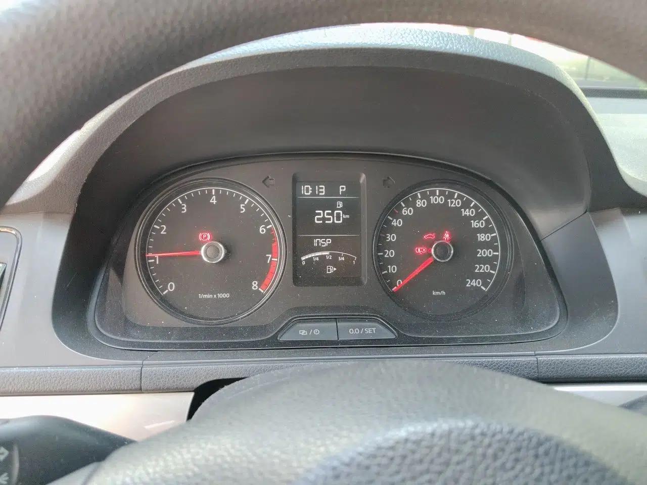 Volkswagen Lavida 2013 Revised Classic 1.6L Automatic Fashion Edition — миниатюра 11