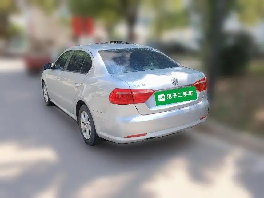 Volkswagen Lavida 2013 Revised Classic 1.6L Automatic Fashion Edition — миниатюра 4