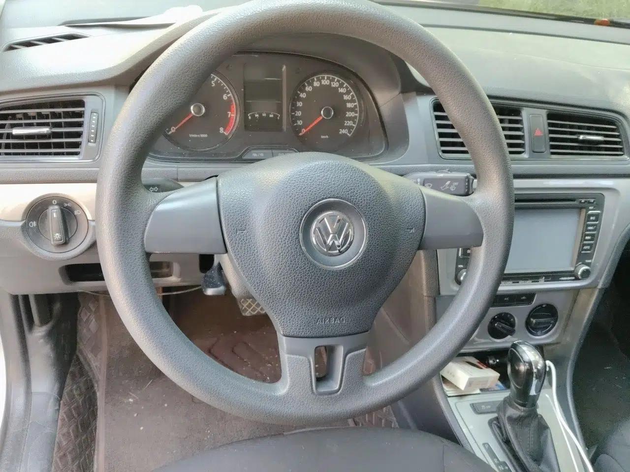 Volkswagen Lavida 2013 Revised Classic 1.6L Automatic Fashion Edition — миниатюра 10