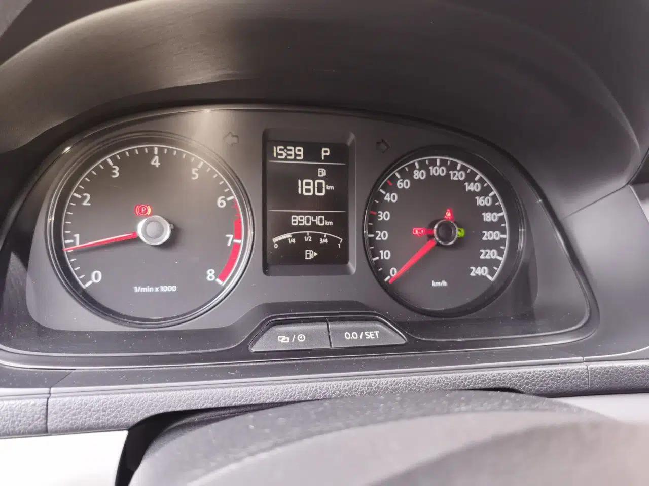 Volkswagen Lavida 2013 Revised Classic 1.6L Automatic Fashion Edition — миниатюра 11