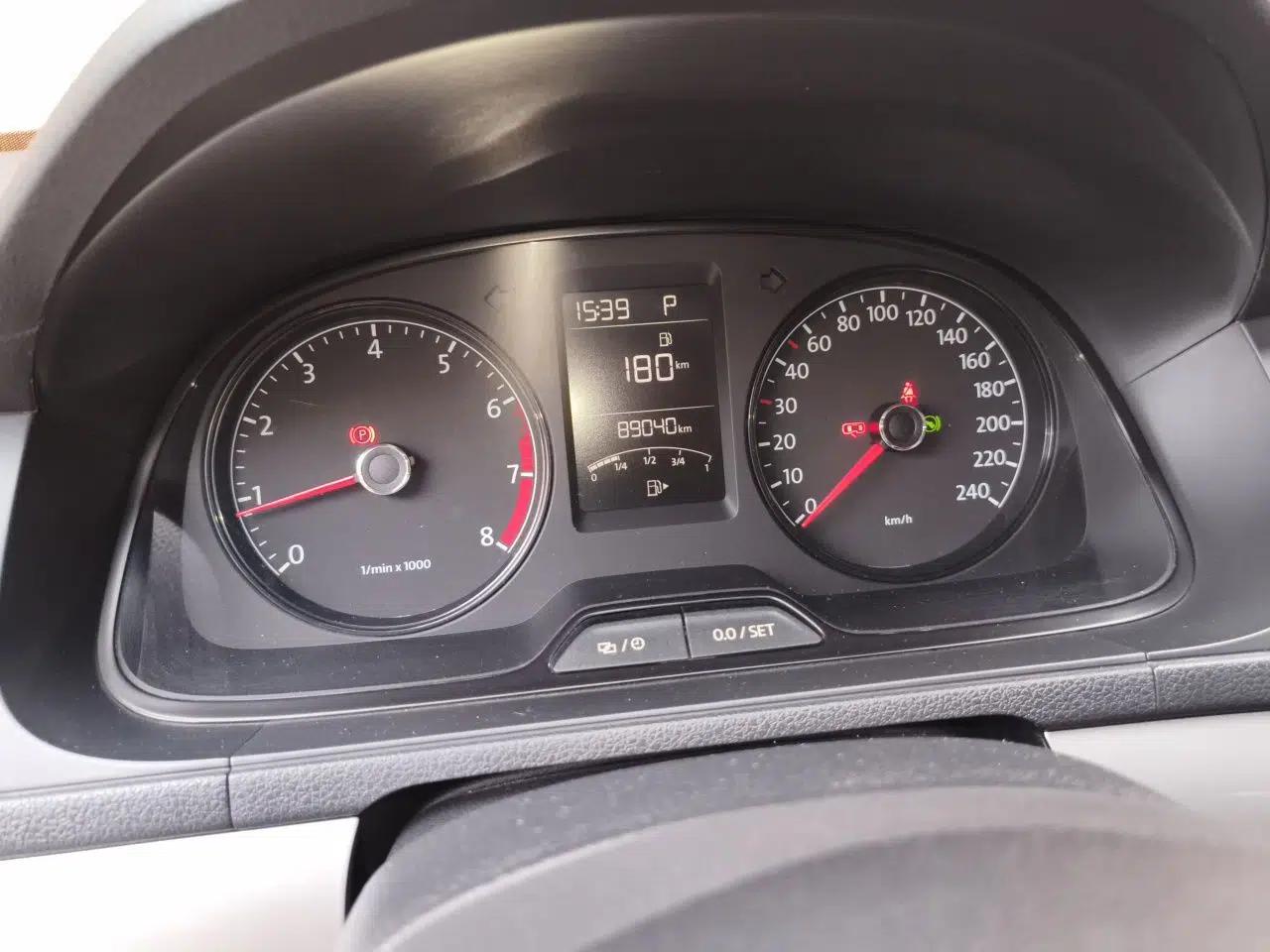 Volkswagen Lavida 2013 Revised Classic 1.6L Automatic Fashion Edition — миниатюра 12