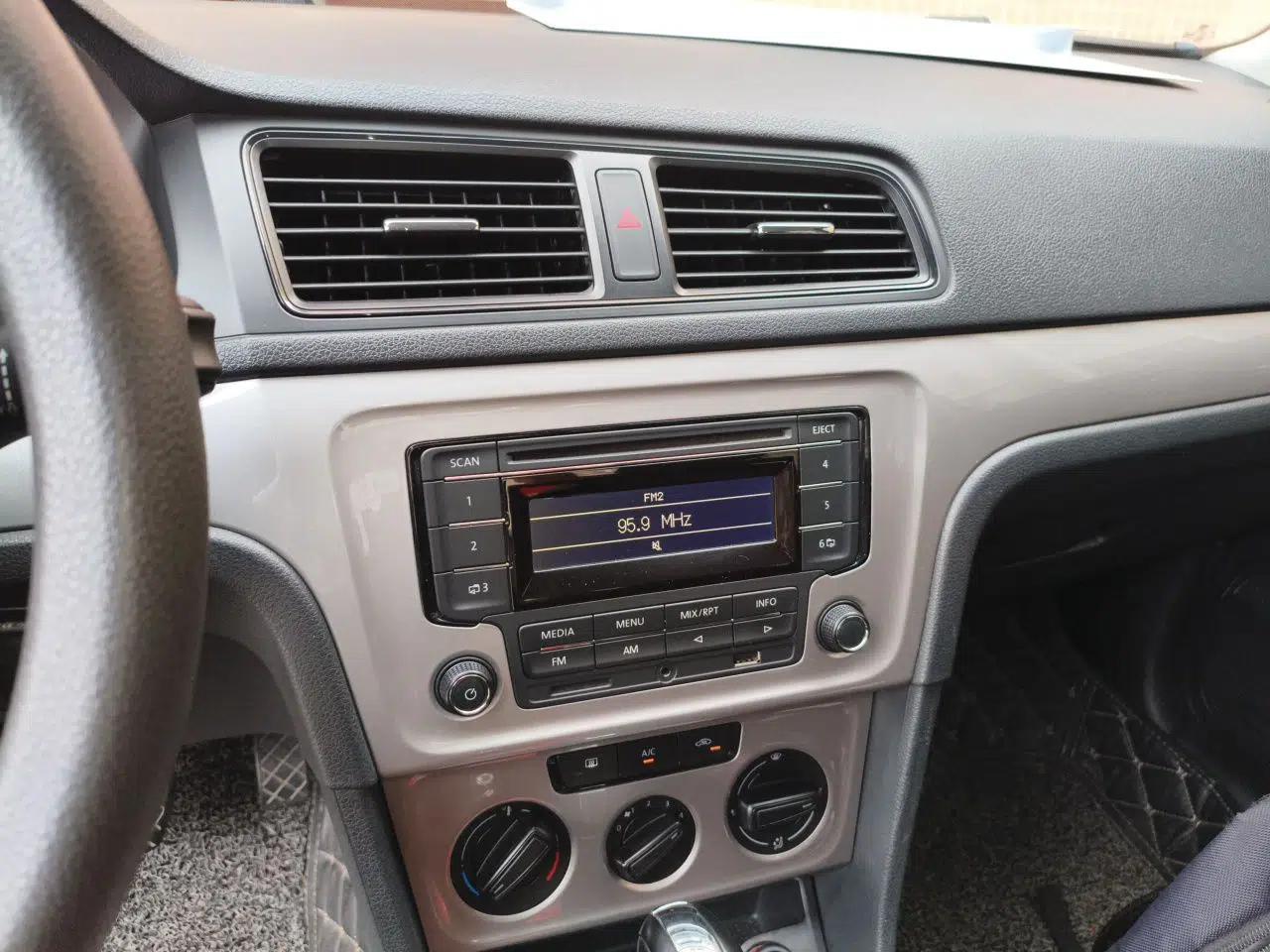 Volkswagen Lavida 2013 Revised Classic 1.6L Automatic Fashion Edition — миниатюра 13