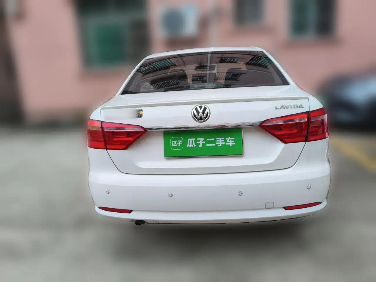 Volkswagen Lavida 2013 Revised Classic 1.6L Automatic Fashion Edition — миниатюра 5