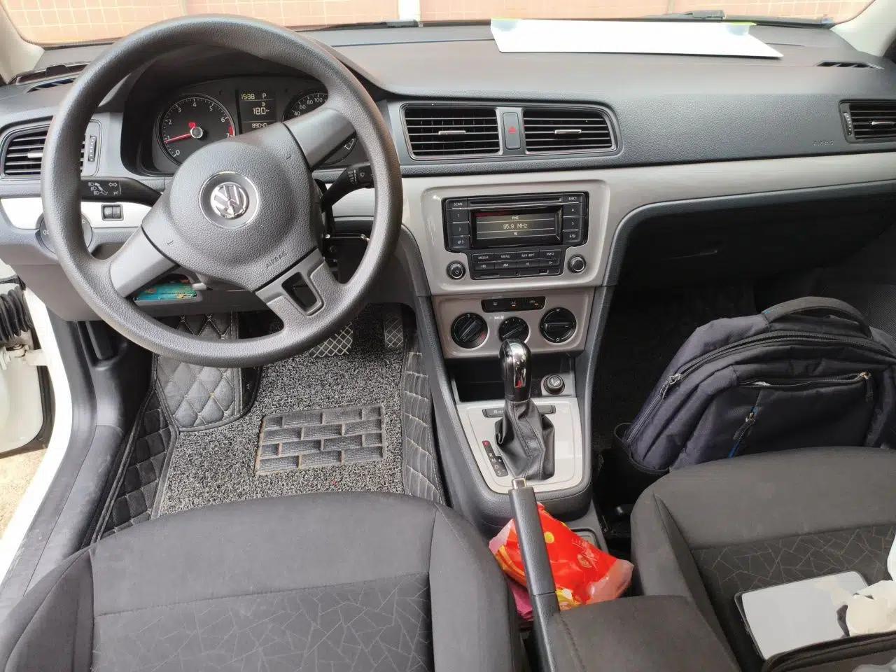 Volkswagen Lavida 2013 Revised Classic 1.6L Automatic Fashion Edition — миниатюра 9