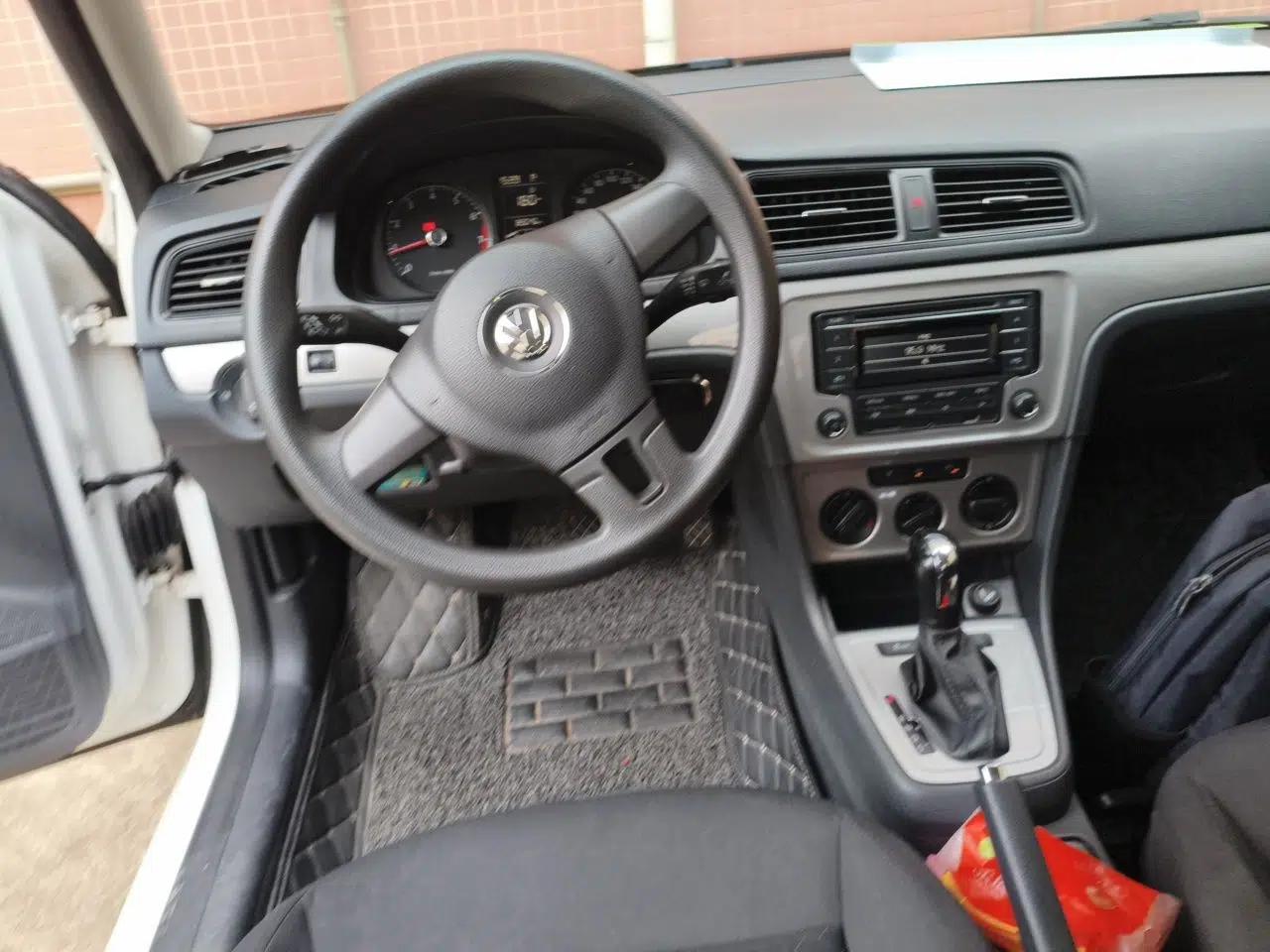 Volkswagen Lavida 2013 Revised Classic 1.6L Automatic Fashion Edition — миниатюра 10