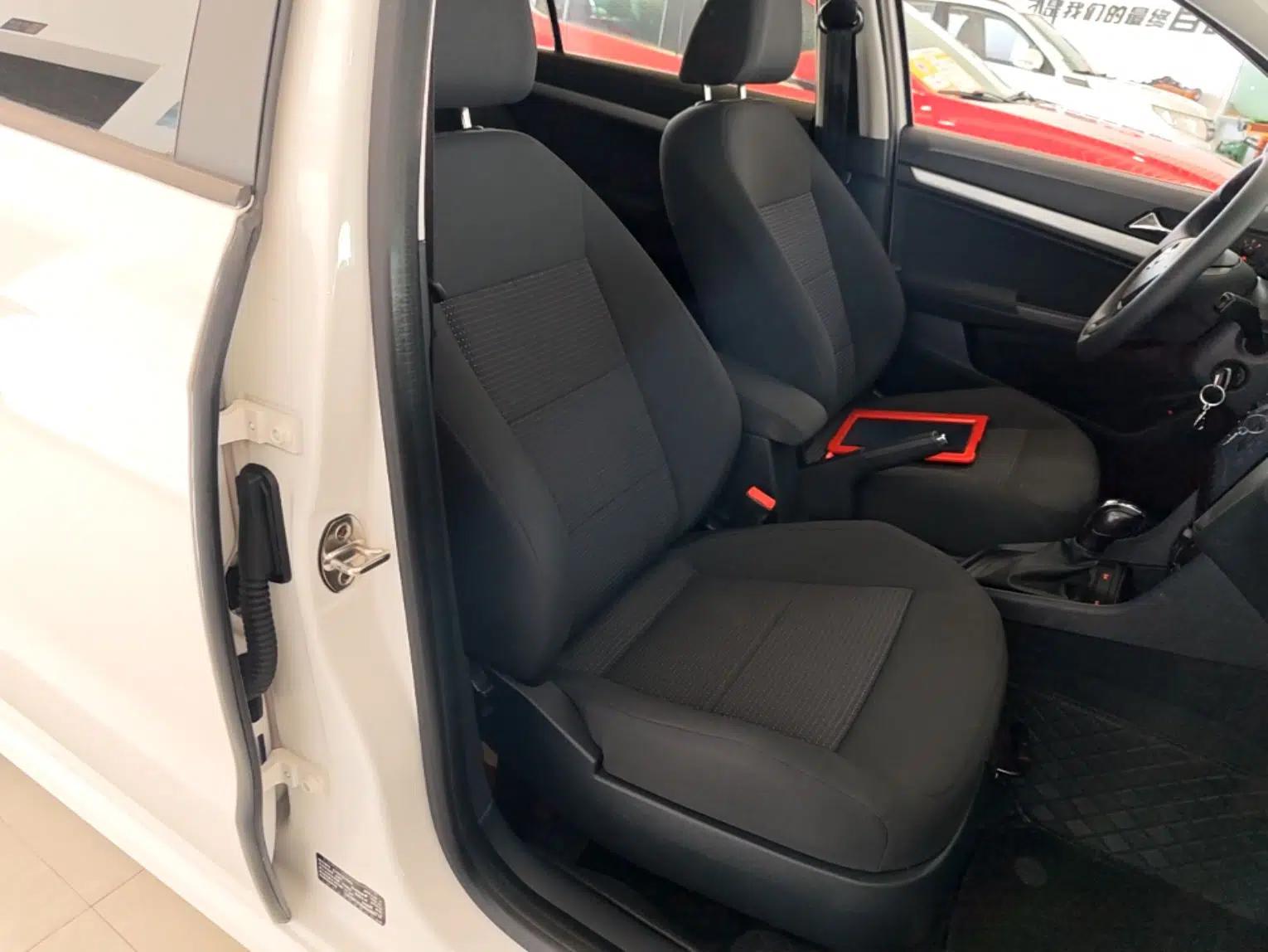 Volkswagen Lavida 2017 1.6L Automatic Fashion Edition — миниатюра 19