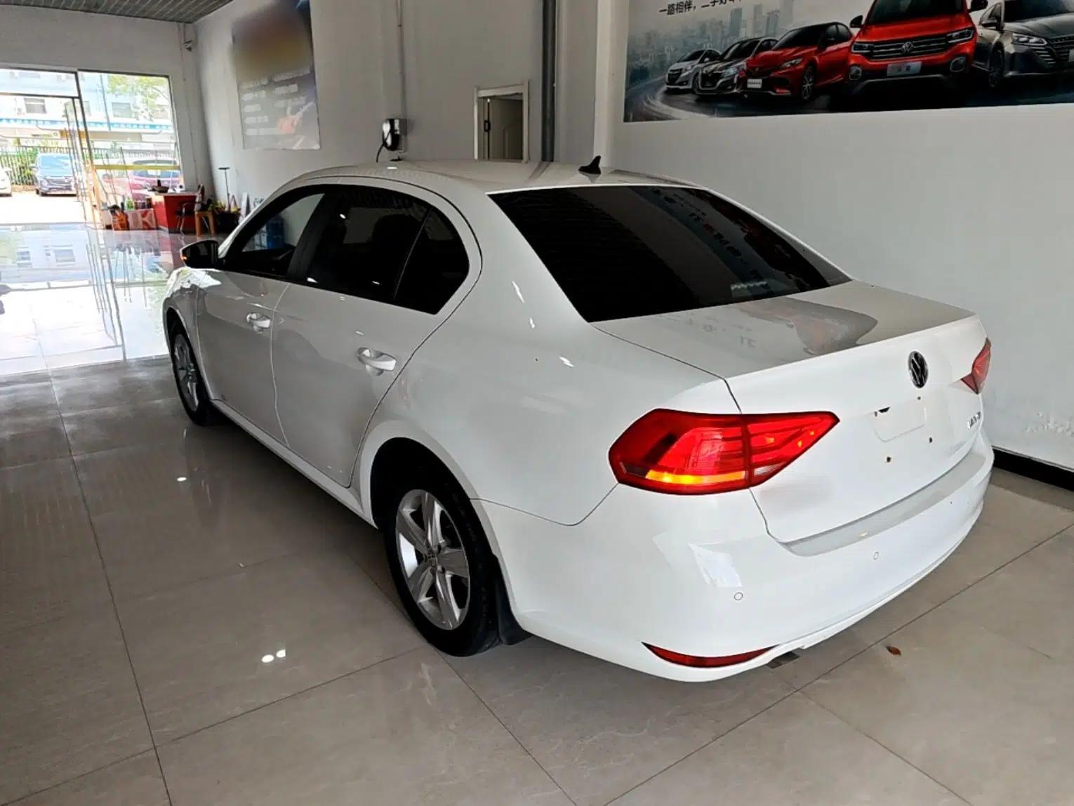 Volkswagen Lavida 2017 1.6L Automatic Fashion Edition — миниатюра 4