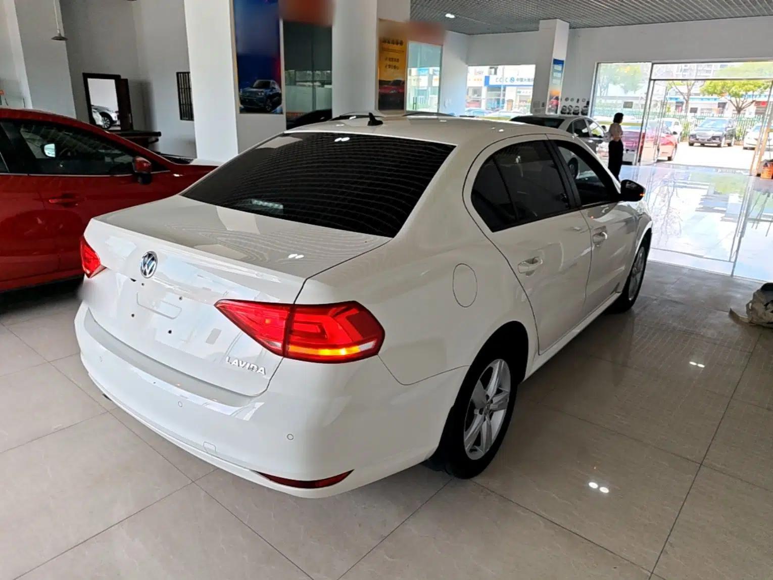 Volkswagen Lavida 2017 1.6L Automatic Fashion Edition — миниатюра 6