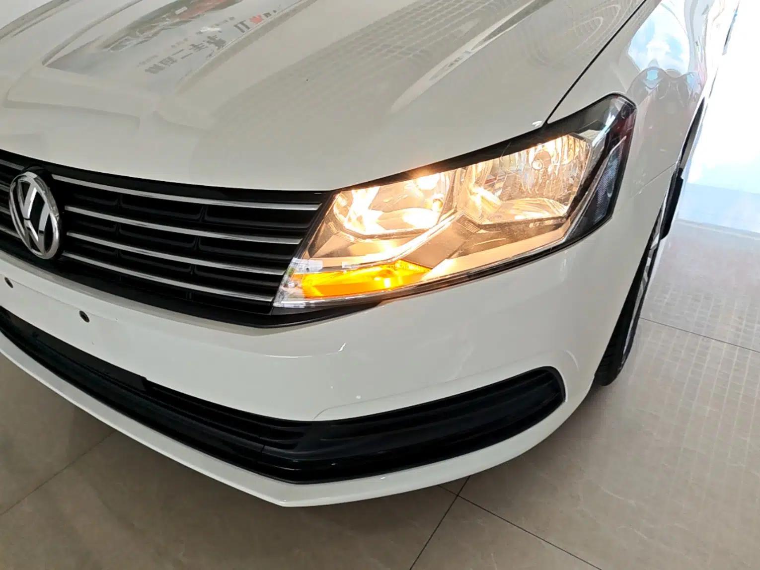 Volkswagen Lavida 2017 1.6L Automatic Fashion Edition — миниатюра 8