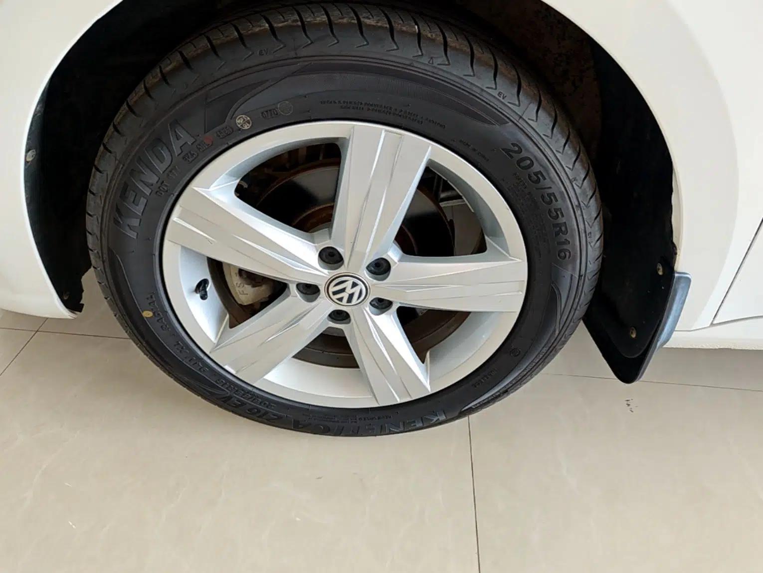 Volkswagen Lavida 2017 1.6L Automatic Fashion Edition — миниатюра 10