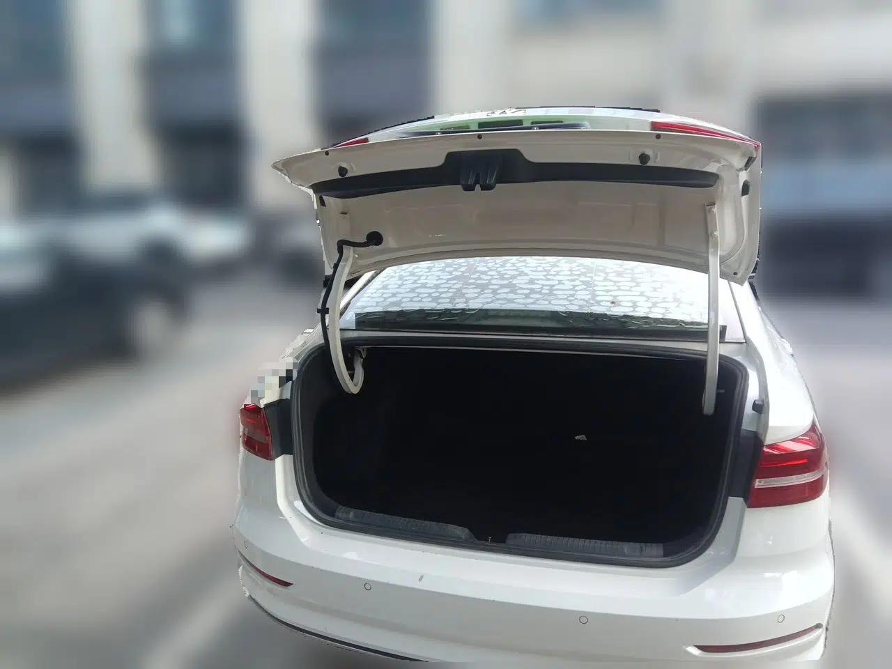 Volkswagen Lavida 2019 1.5L Automatic Comfort Edition China VI Standard — миниатюра 19