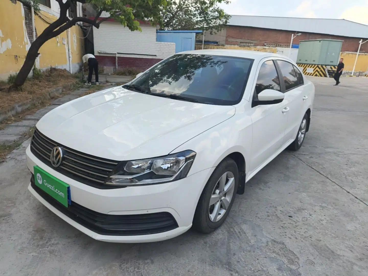 Volkswagen Lavida 2015 1.6L Automatic Fashion Edition — миниатюра 1