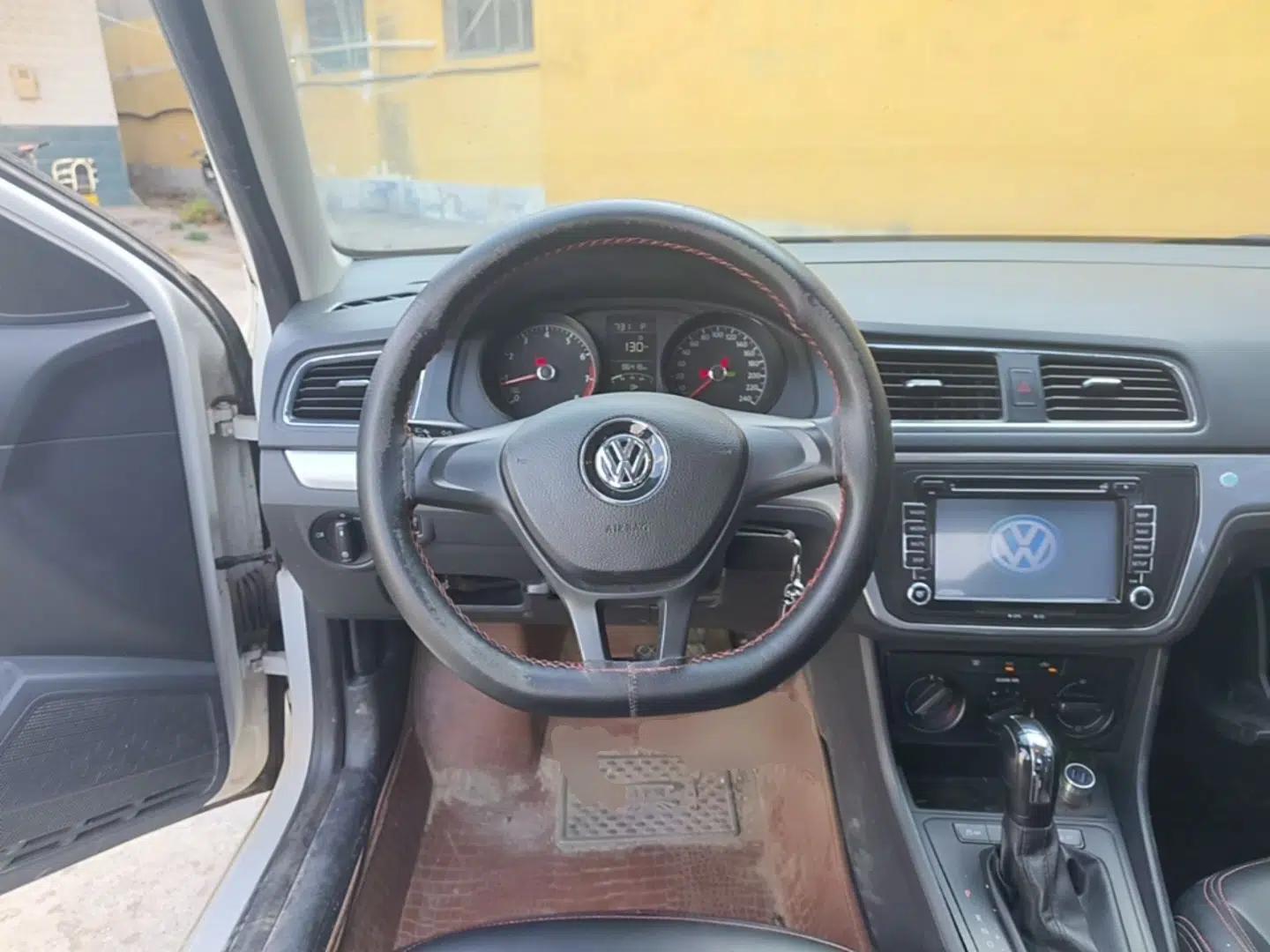 Volkswagen Lavida 2015 1.6L Automatic Fashion Edition — миниатюра 13
