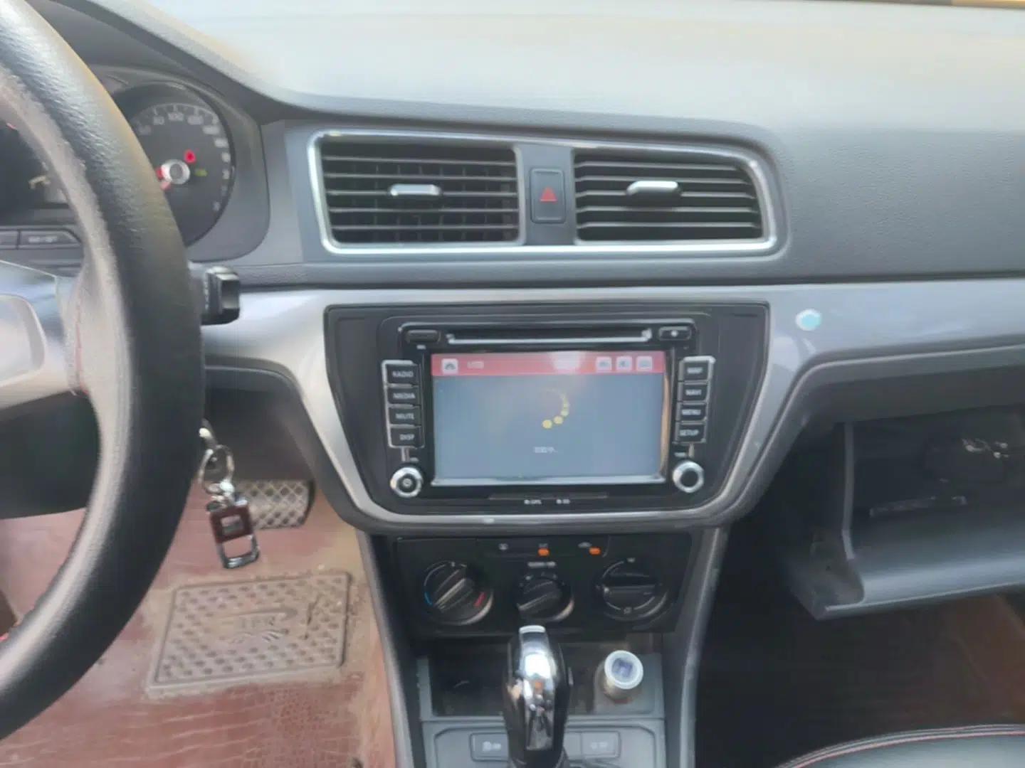 Volkswagen Lavida 2015 1.6L Automatic Fashion Edition — миниатюра 15