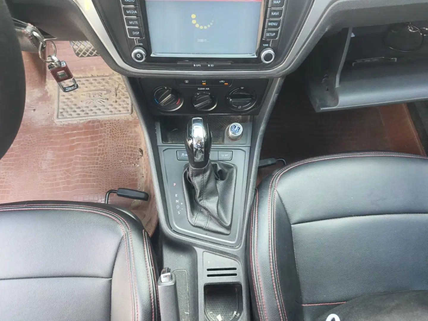 Volkswagen Lavida 2015 1.6L Automatic Fashion Edition — миниатюра 16