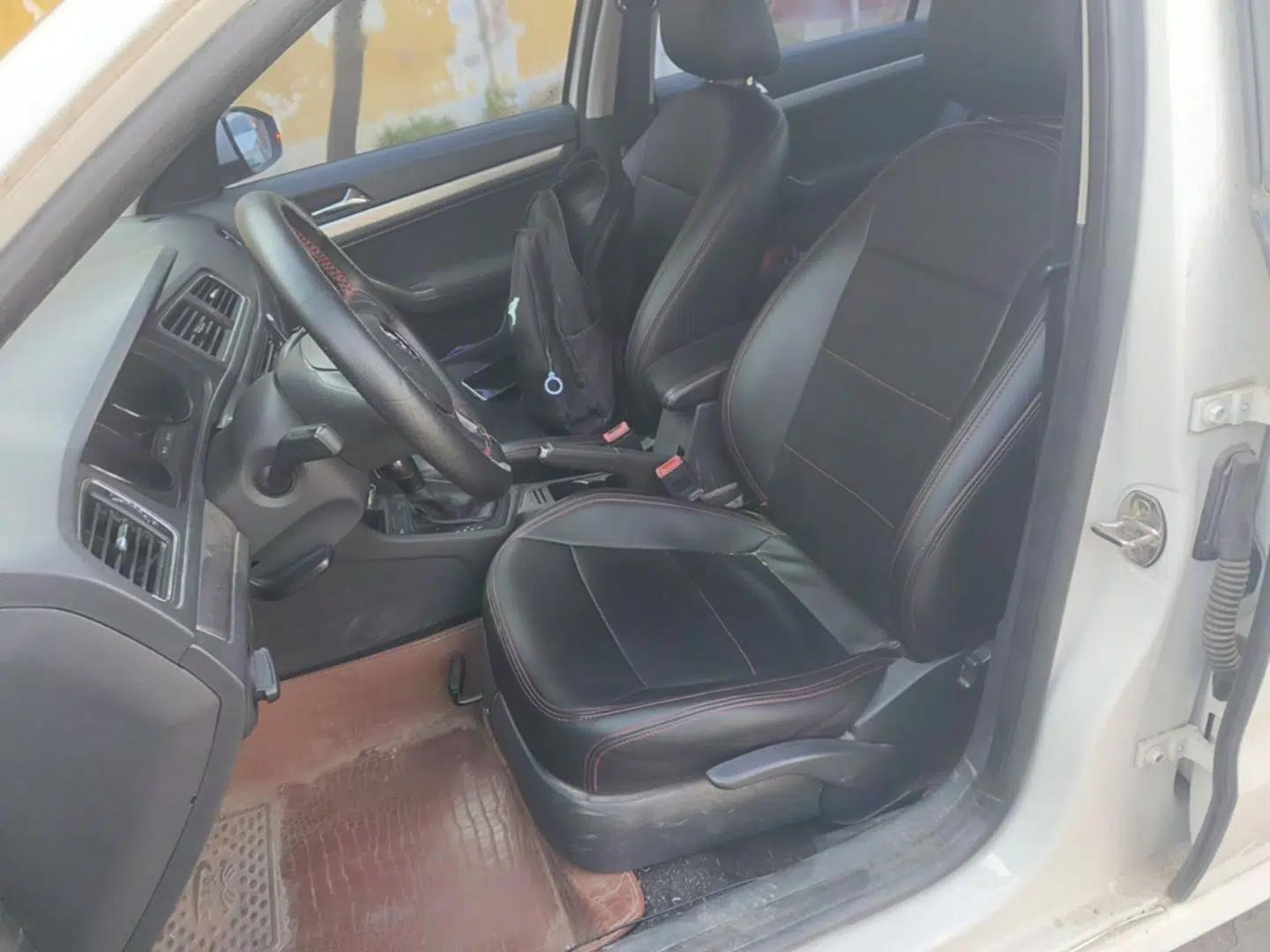 Volkswagen Lavida 2015 1.6L Automatic Fashion Edition — миниатюра 17