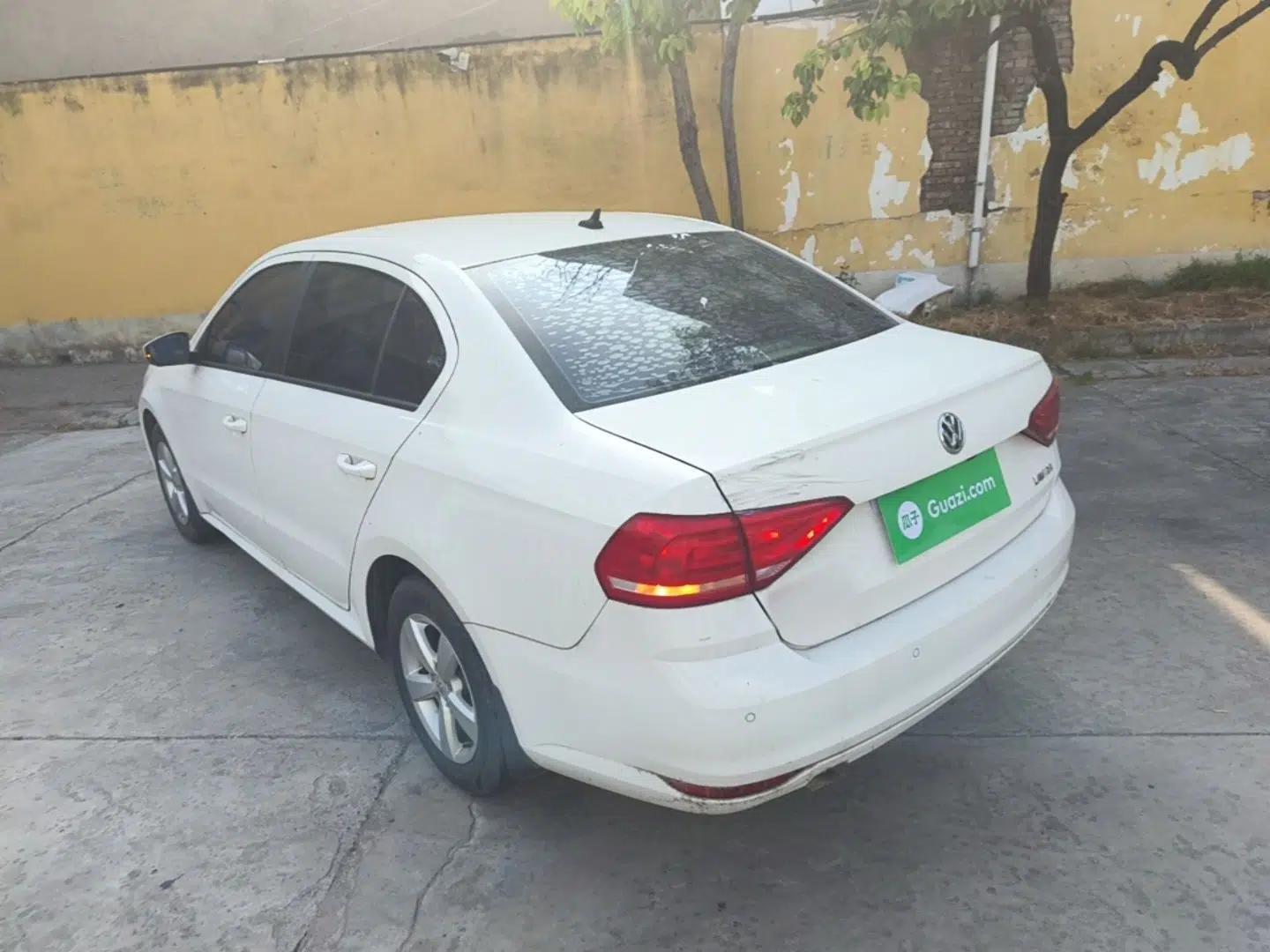 Volkswagen Lavida 2015 1.6L Automatic Fashion Edition — миниатюра 4