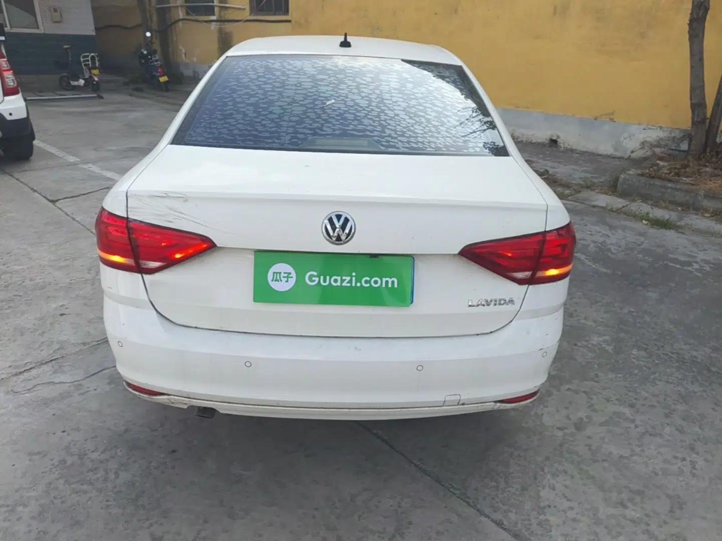 Volkswagen Lavida 2015 1.6L Automatic Fashion Edition — миниатюра 5