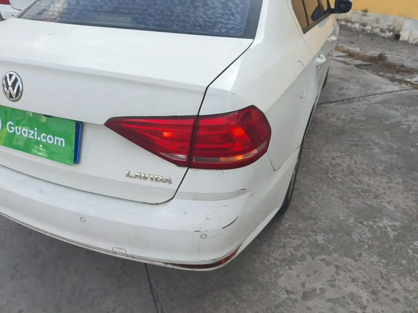 Volkswagen Lavida 2015 1.6L Automatic Fashion Edition — миниатюра 9
