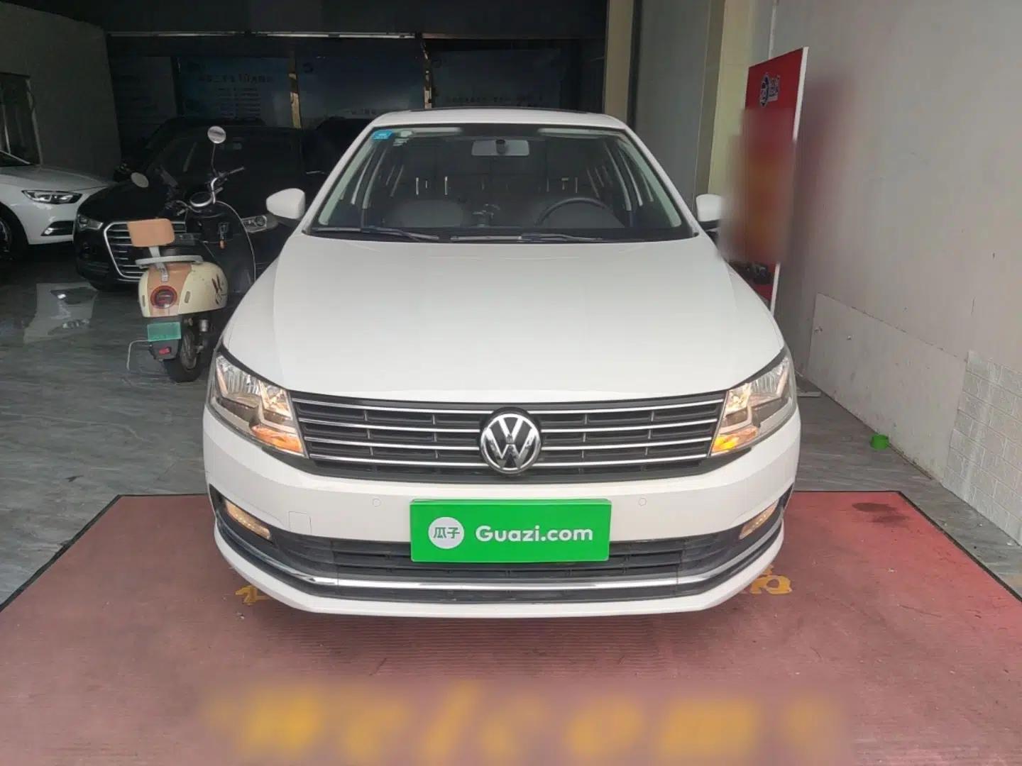 Volkswagen Lavida 2017 1.6L Automatic Comfort Edition — миниатюра 2