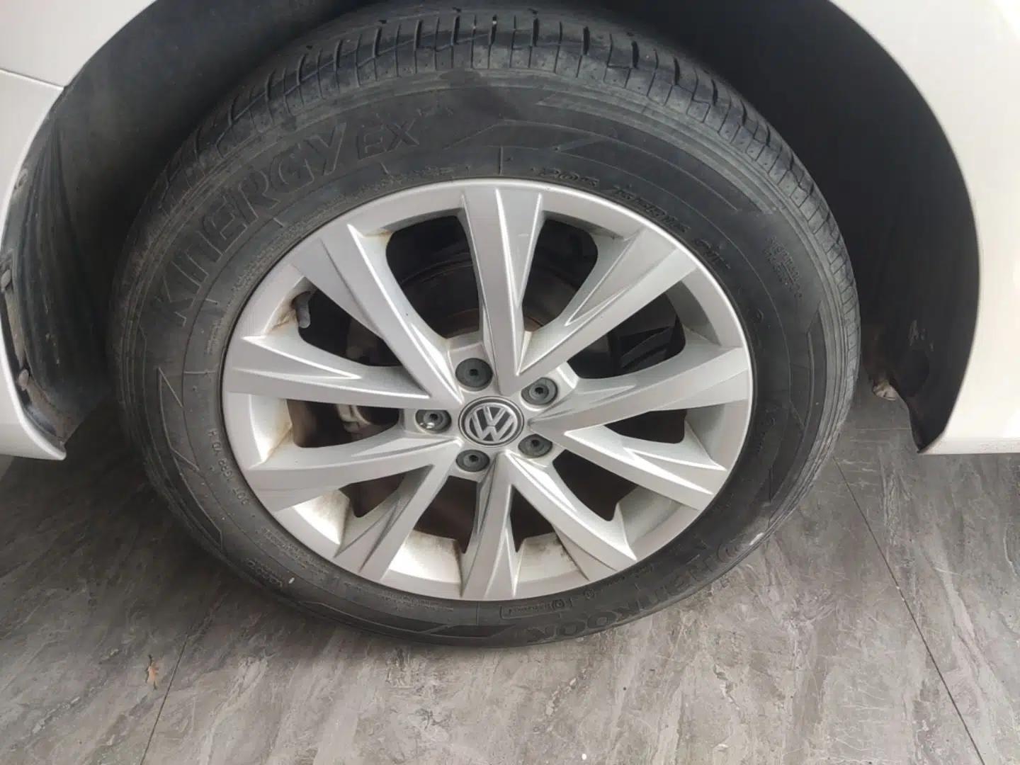 Volkswagen Lavida 2017 1.6L Automatic Comfort Edition — миниатюра 11