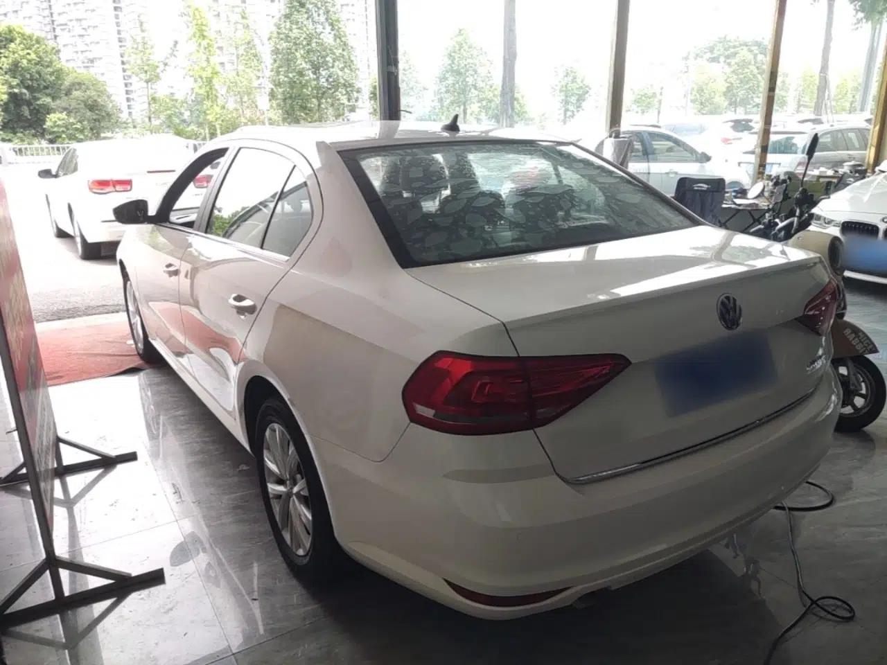 Volkswagen Lavida 2017 1.6L Automatic Comfort Edition — миниатюра 13