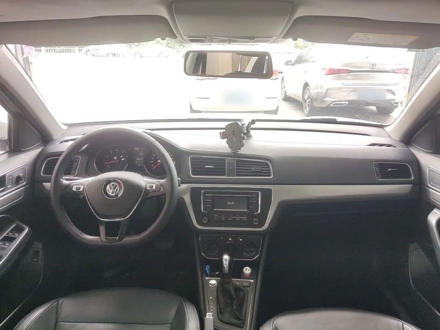 Volkswagen Lavida 2017 1.6L Automatic Comfort Edition — миниатюра 17