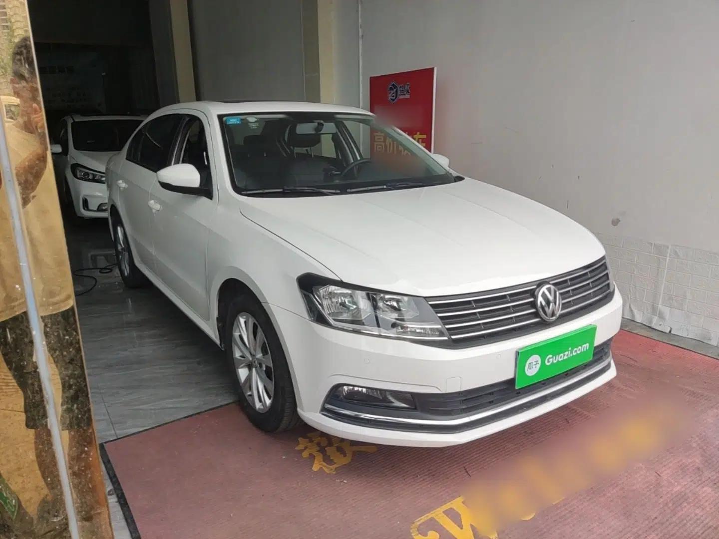 Volkswagen Lavida 2017 1.6L Automatic Comfort Edition — миниатюра 3