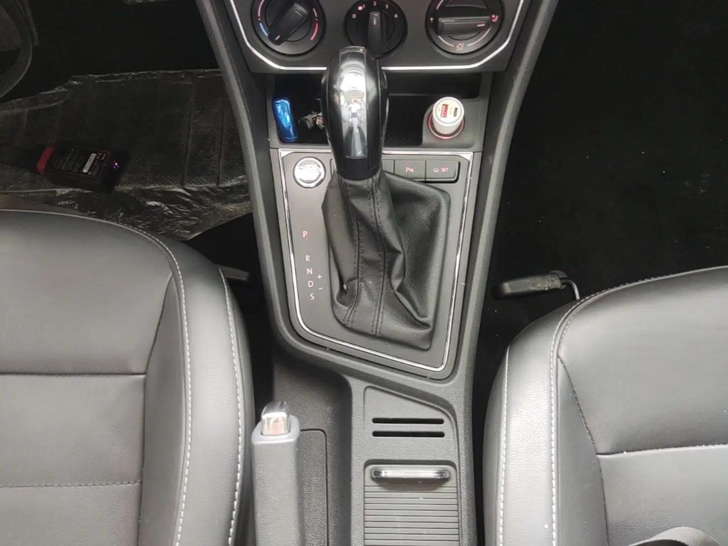 Volkswagen Lavida 2017 1.6L Automatic Comfort Edition — миниатюра 21