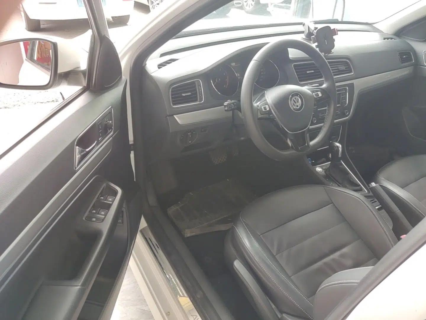 Volkswagen Lavida 2017 1.6L Automatic Comfort Edition — миниатюра 23