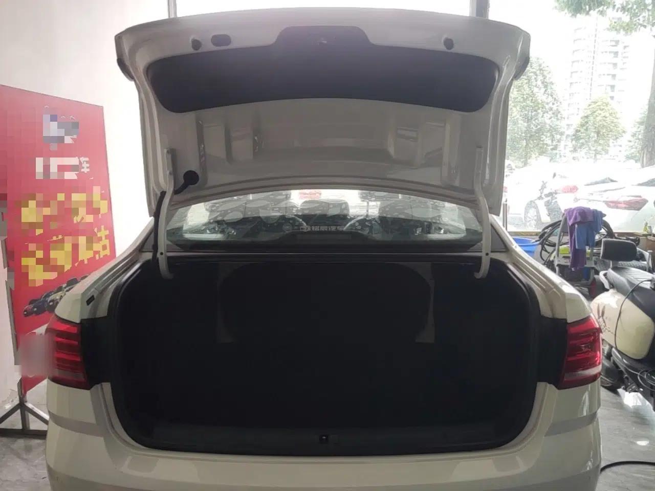 Volkswagen Lavida 2017 1.6L Automatic Comfort Edition — миниатюра 27
