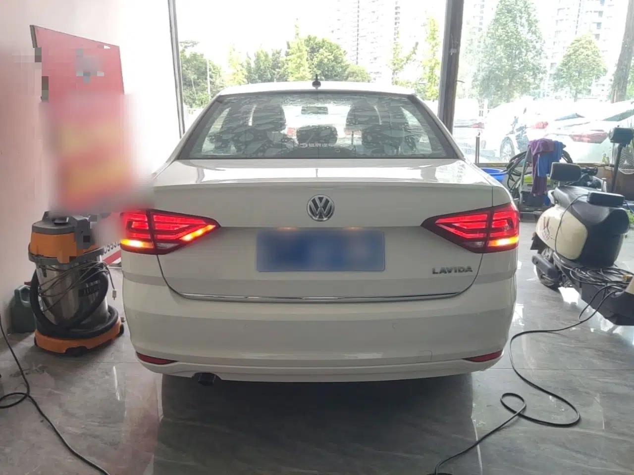 Volkswagen Lavida 2017 1.6L Automatic Comfort Edition — миниатюра 5