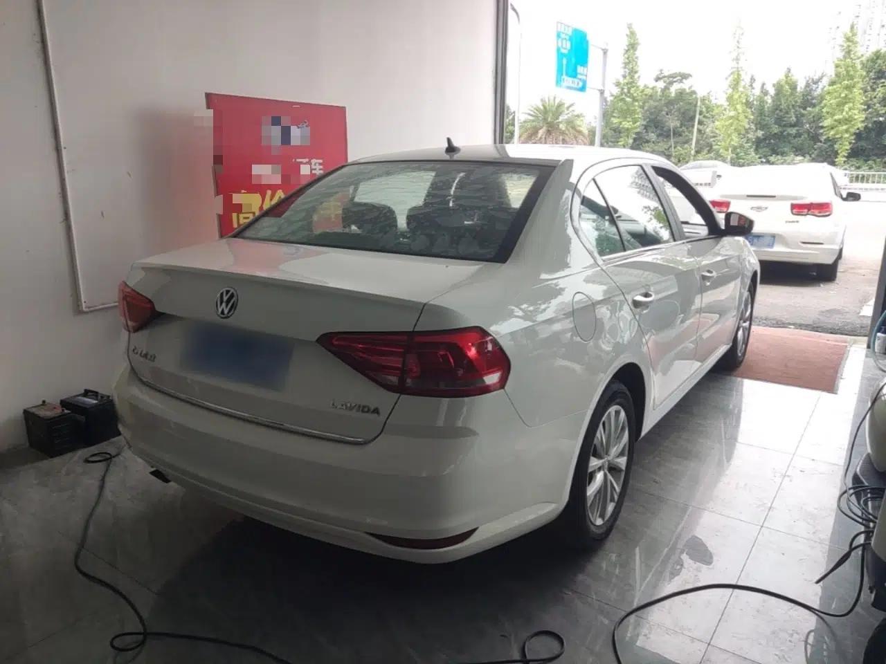Volkswagen Lavida 2017 1.6L Automatic Comfort Edition — миниатюра 6