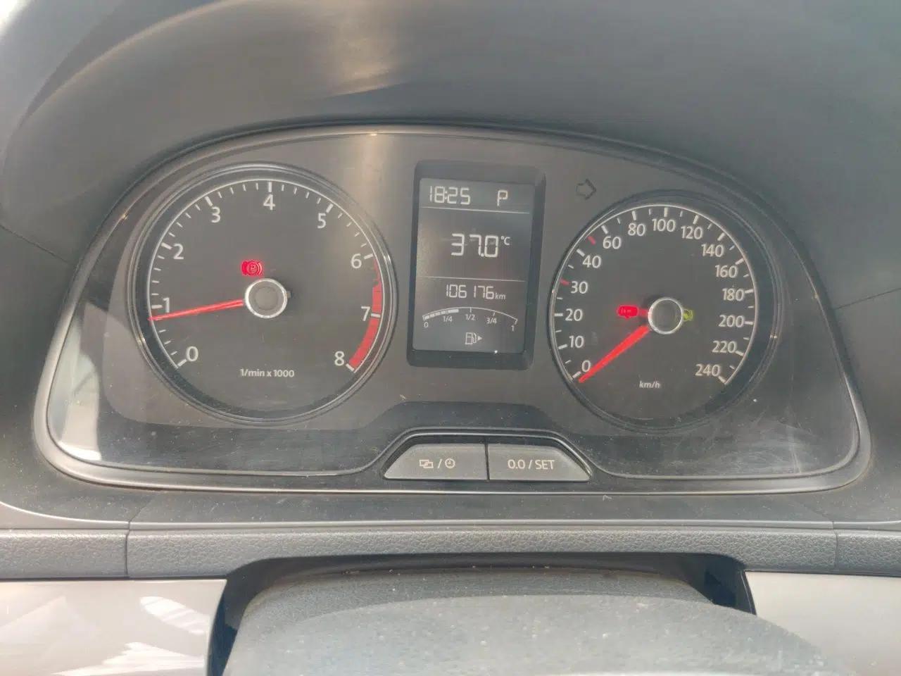 Volkswagen Lavida 2013 Revised Classic 1.6L Automatic Fashion Edition — миниатюра 11