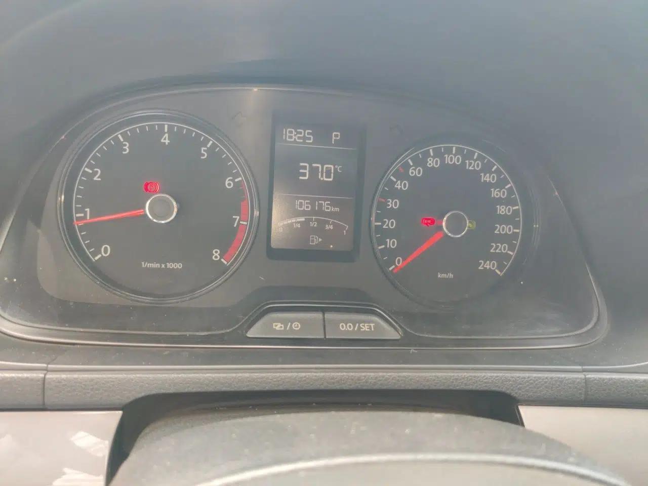 Volkswagen Lavida 2013 Revised Classic 1.6L Automatic Fashion Edition — миниатюра 12