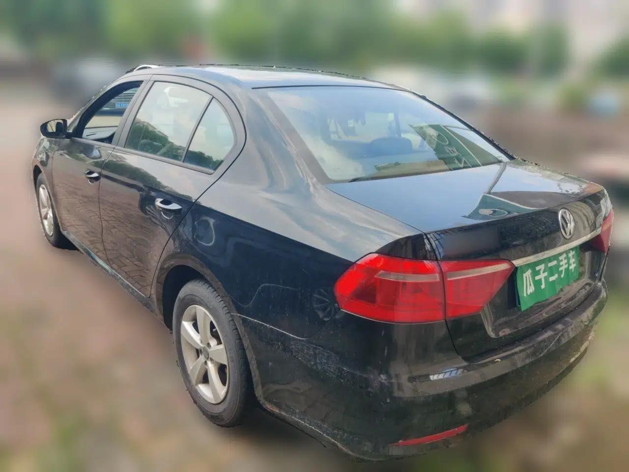 Volkswagen Lavida 2013 Revised Classic 1.6L Automatic Fashion Edition — миниатюра 4