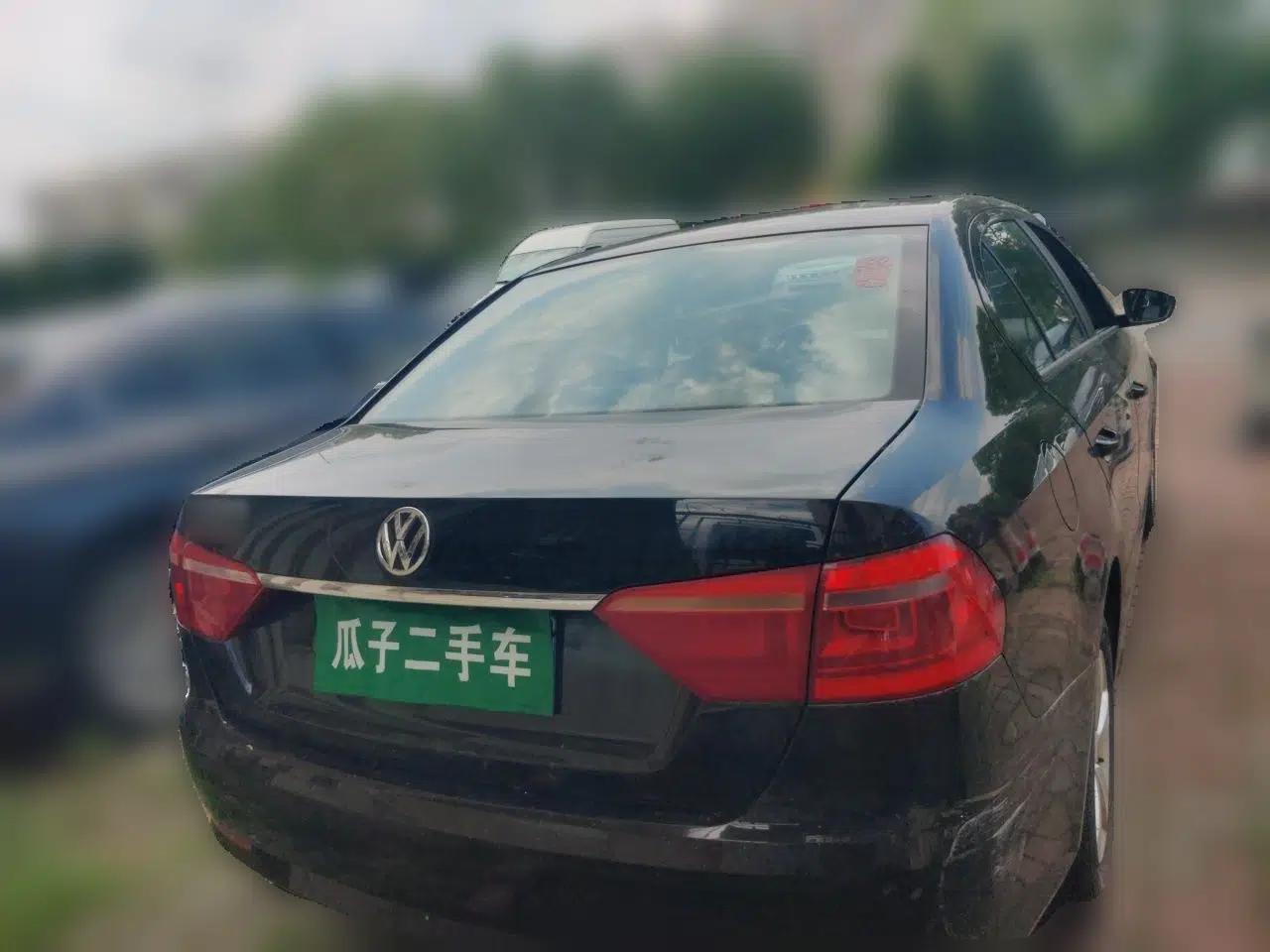 Volkswagen Lavida 2013 Revised Classic 1.6L Automatic Fashion Edition — миниатюра 5
