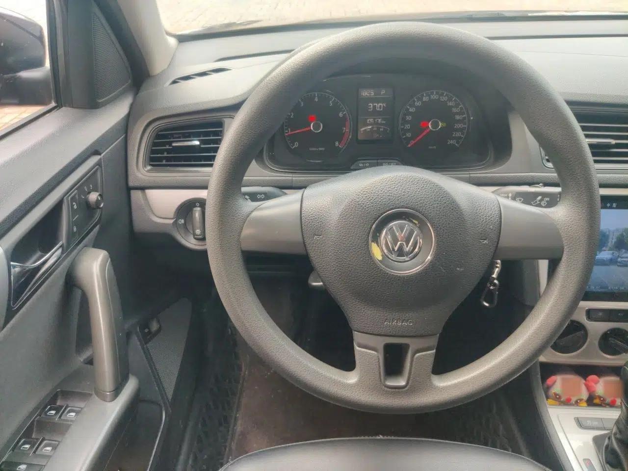 Volkswagen Lavida 2013 Revised Classic 1.6L Automatic Fashion Edition — миниатюра 10