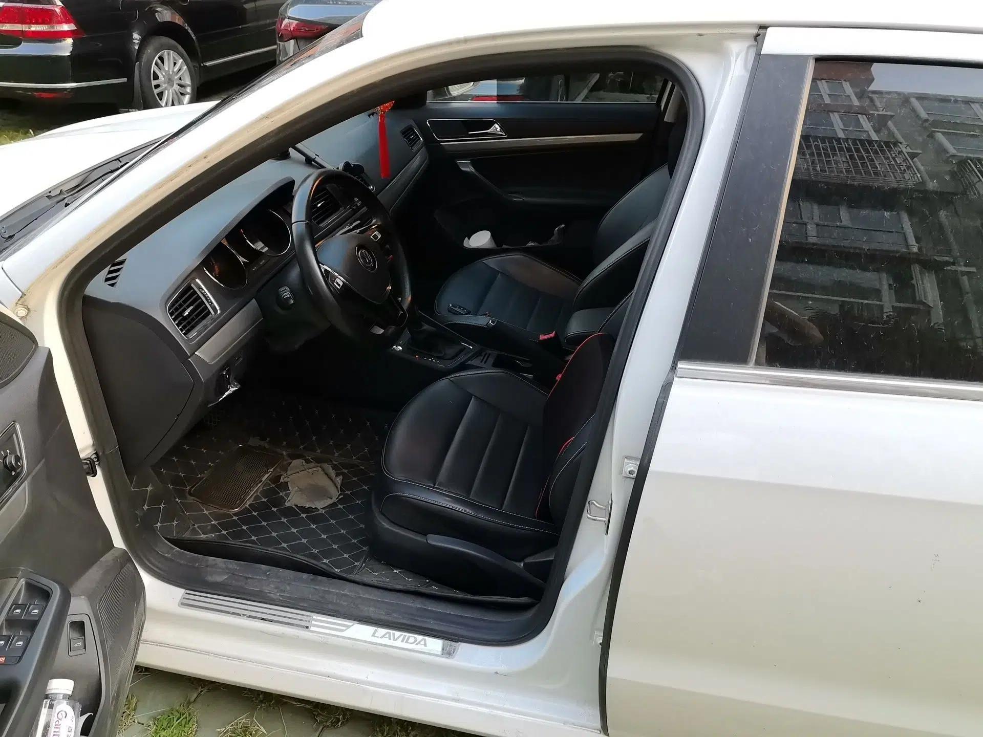 Volkswagen Lavida 2017 1.6L Automatic Comfort Edition — миниатюра 12