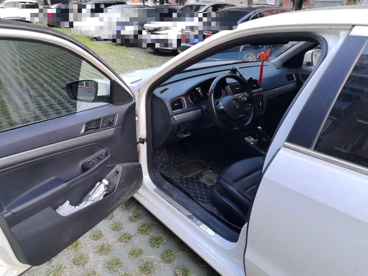 Volkswagen Lavida 2017 1.6L Automatic Comfort Edition — миниатюра 13