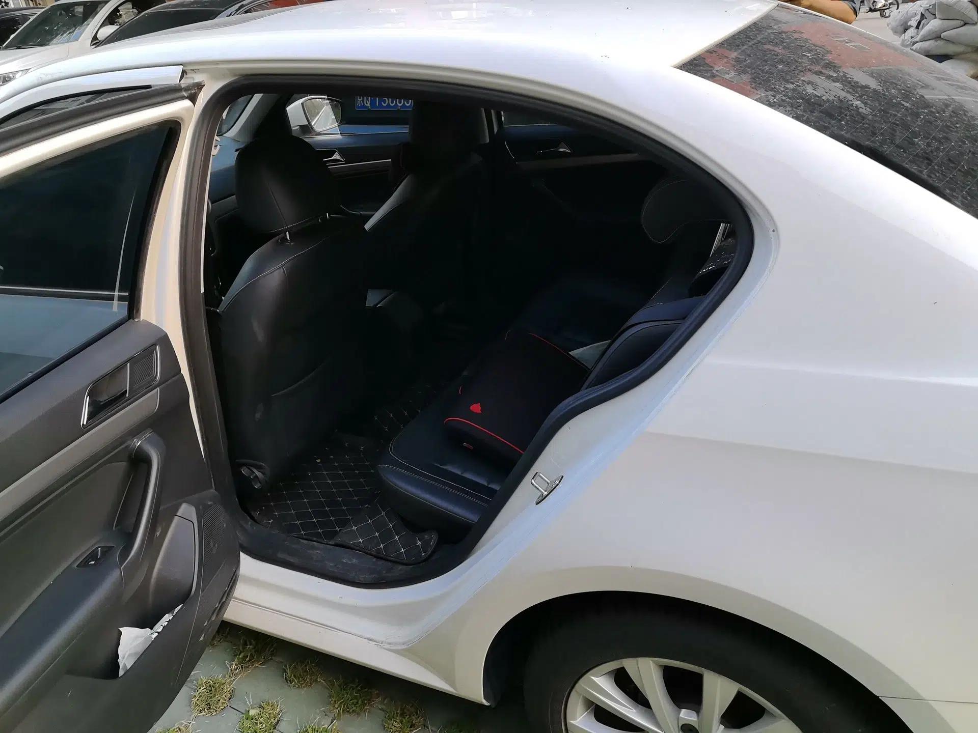 Volkswagen Lavida 2017 1.6L Automatic Comfort Edition — миниатюра 14