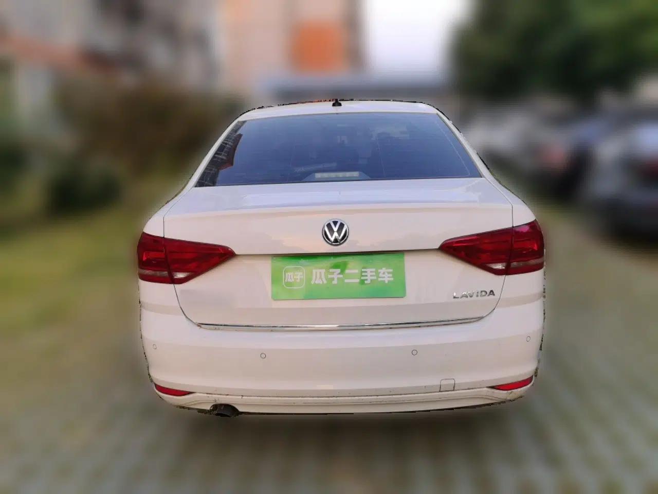 Volkswagen Lavida 2017 1.6L Automatic Comfort Edition — миниатюра 3