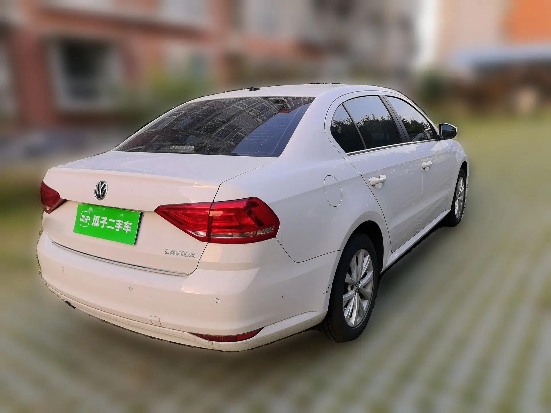 Volkswagen Lavida 2017 1.6L Automatic Comfort Edition — миниатюра 4