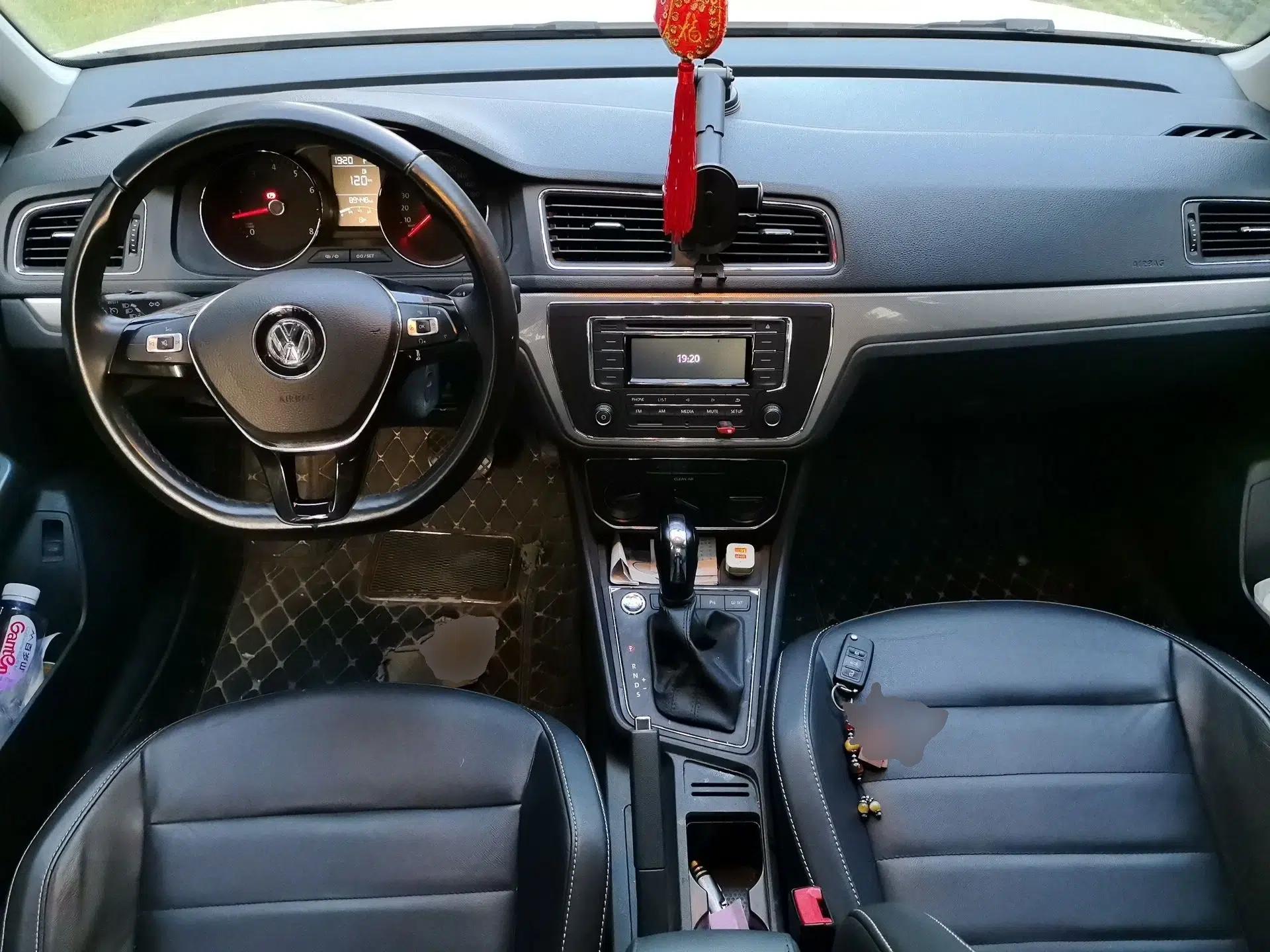 Volkswagen Lavida 2017 1.6L Automatic Comfort Edition — миниатюра 6